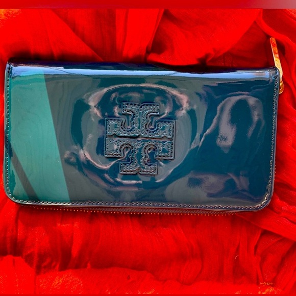 Tory Burch Continental Wallet - Picture 1 of 5
